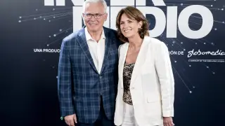 El exjuez de la Audiencia Nacional Baltasar Garzón, posa con su esposa.