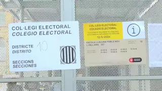 Los ciudadanos apuran los últimos minutos para poder votar antes del cierre de los colegios electorales