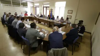 El consejero de Agricultura, Ganadería y Alimentación del Gobierno de Aragón, Ángel Samper, y las organizaciones profesionales agrarias se han reunido en la Mesa de la Sequía