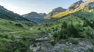 Podemos descubrir el bonito Valle de Aisa, en los Pirineos, mediante rutas de senderismo como esta