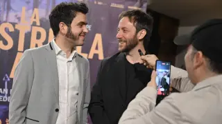 El director de 'La estrella azul', Javier Macipe (izquierda) y el protagonista Pepe Lorente, en el preestreno del Palafox el pasado 15 de febrero.