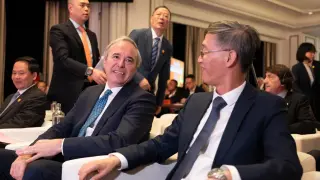 El presidente de Aragón, Jorge Azcón, y el embajador de China en España, Yao Jing, en el encuentro empresarial celebrado en Madrid
