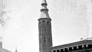 La parte superior de la Torre Nueva de Zaragoza, poco antes de su demolición.