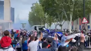 Caluroso recibimiento a los jugadores del Real Zaragoza en La Romareda