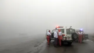 Equipos de rescate en la zona donde se habría producido el accidente del helicóptero del presidente de Irán.