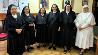 Las seis hermanas que actualmente conforman la comunidad.