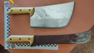 Cuchillos que sustrajeron los dos jóvenes de un piso y que luego usaron para amenazar a una persona en plena calle en Barbastro.