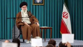Irán.- Jamenei decreta cinco días de luto nacional en Irán tras la muerte del presidente en un accidente de helicóptero