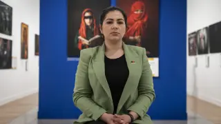 Khadija Amin, en la exposición 'Miradas por los derechos de la mujer afgana' que se puede visitar en el Museo Pablo Serrano de Zaragoza.
