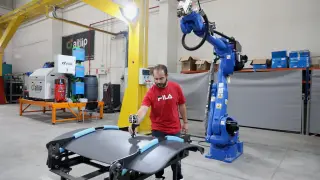El proyecto Kraken de colaboración entre el robot y el opeario permite desarrollar piezas de estructuras muy complicadas para la industria. Lo ha desarrollado el centro tecnológico Aitiip.