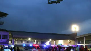 Ambulancias en el aeropuerto de Suvarnabhumi, donde aterrizó el avión