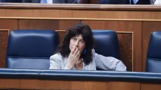 La ministra de Igualdad, Ana Redondo, durante una sesión plenaria, en el Congreso de los Diputados este martes.