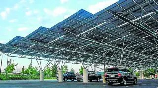Uno de los posibles modelos de aparcamientos con placas solares