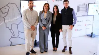 La alcaldesa Natalia Chueca con miembros de Fundación hiberus y Academia de Inventores