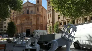 Leones en la plaza de Santa Engracia de Zaragoza.