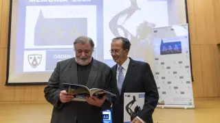 Ramón Maneu y Antonio de la Vega, en la presentación de la memoria de la Obra Social del Carmen.