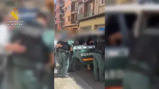 Vídeo | Detención del presunto autor de arrastrar a un guardia civil en Tauste