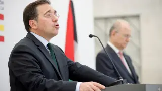 El ministro de Asuntos Exteriores José Manuel Albares, hablando durante la rueda de prensa ofrecida en Bruselas junto al primer ministro palestino Mohammad Mustafa