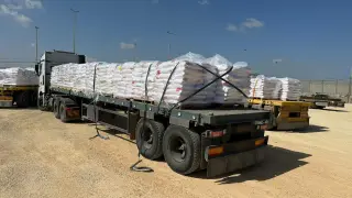 El Ejército israelí informó este domingo de que en la primera semana de funcionamiento del muelle flotante en las costas de la Franja de Gaza, construido por Estados Unidos, un total de 1.806 palés de alimentos fueron trasladados en 127 camiones a los cen