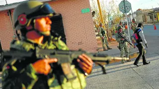 Miembros del Ejército de México y de la Guardia Nacional toman parte en el Operación Juárez contra la violencia de la ciudad