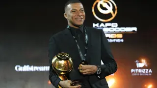 Kylian Mbappe, reconocido por los premios Globe Soccer como el mejor jugador