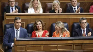 Yolanda Díaz se dirige a Pedro Sánchez y María Jesús Montero en la bancada del Gobierno ESPAÑA CONGRESO CONTROL