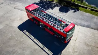 Uno de los nuevos autobuses turísticos de Zaragoza.