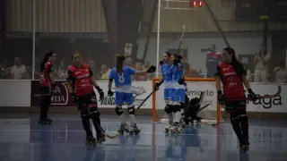 Las jugadoras fragatinas celebran uno de sus goles al Esneca Fraga.