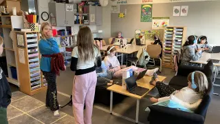 Varios alumnos, en un aula de un colegio de Islandia.