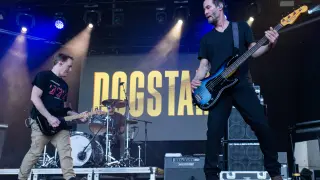 El actor y bajista de la banda de grunge y rock estadounidense Dogstar, Keanu Reeves, durante su actuación en la segunda jornada del Primavera Sound Barcelona 2024