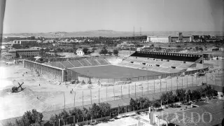 Obras de construcción del estadio de La Romareda.