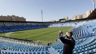 Aficionados visitan La Romareda para despedir el gol sur antes de que sea derribado
