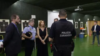 Chueca, durante la visita a la nueva galería de tiro de la Policía Local.
