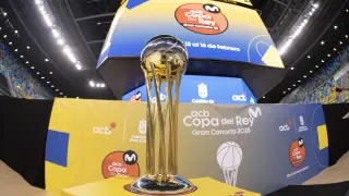Trofeo de la Copa del Rey, este lunes durante la presentación del torneo en Gran Canaria.