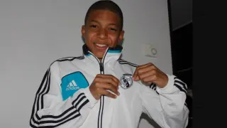 Kylian Mbappé, de niño, con la chaqueta del Real Madrid