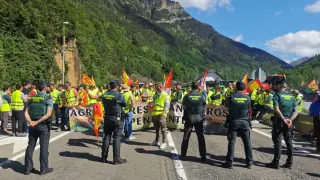 Protestas de los agricultores en las carreteras de Huesca