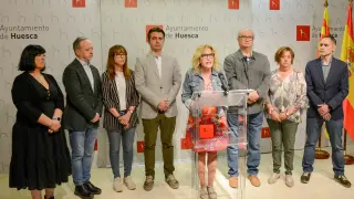 Silvia Salazar, durante la rueda de prensa de este lunes, respaldada por siete de los 10 concejales del PSOE.