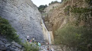 Esta cascada del Pirineo aragonés causa sensación en redes sociales por su espectacularidad