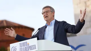 El presidente del Partido Popular, Alberto Núñez Feijóo, protagoniza un acto de campaña electoral este martes en Valladolid antes de los comicios europeos del domingo.