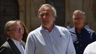 Jorge Azcón, en el centro, con Joaquín Juste -izquierda- y Manuel Blasco, en Alcañiz.