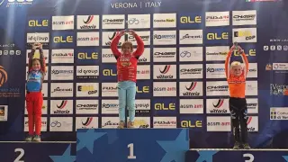 Laia Quattrone, en el primer cajón del podio como campeona de Europa en la categoría femenina de 8 años de edad