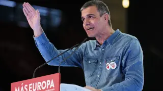 El presidente del Gobierno, Pedro Sánchez, interviene durante el acto de cierre de campaña del PSOE para las elecciones europeas celebrado este viernes en Fuenlabrada.
