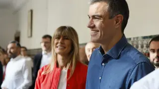 El presidente del Gobierno, Pedro Sánchez, ejerce su derecho en Madrid, este domingo, en el que más de 38 millones de españoles están convocados para elegir a los 61 eurodiputados que representarán a España en el Parlamento Europeo.