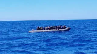 Salvamento Marítimo intercepta una embarcación neumática en aguas de Fuerteventura..SALVAMENTO MARÍTIMO..09/06/2024 [[[EP]]]