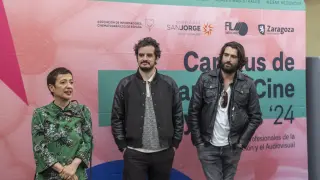 La presidenta de AIGE María Guerra, el director Martín Cuervo y el actor Aitor Luna, en la Filmoteca de Zaragoza.