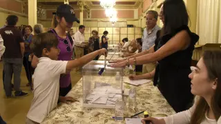 Votaciones de las elecciones europeas de 2024 en el Casino de Huesca.
