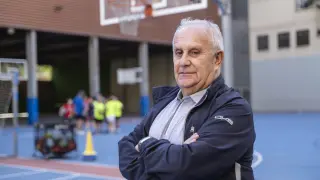 Alfonso Alonso, padre de Sito, este martes por la tarde en el colegio Compañía de María.