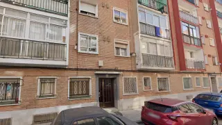 El incendio se ha originado en el número 14 de la calle Jerónimo Vicens de Zaragoza.