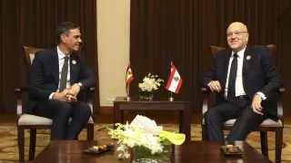 El presidente del Gobierno, Pedro Sánchez, se reúne con su homólogo de El Líbano, Najib Mikati, en el marco de la Conferencia Internacional sobre la Respuesta Humanitaria de Emergencia para Gaza que se celebra en Jordania.