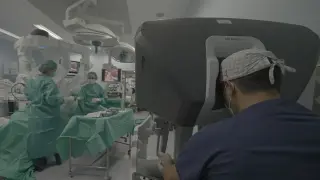 Intervención con el robot Da Vinci en el Hospital Quirón Salud Zaragoza.